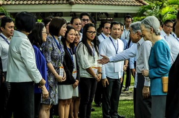 Japanese Emperor Akihito and Empress Michiko  meet  the representatives of the Philippine Federation of Japan Alumni (PHILFEJA), Thursday, January 28, 2016, at the ancient San Diego Garden, located along  the walls of Intramuros in Manila.(Photo by Benhur Arcayan/Malacañang Photo Bureau)