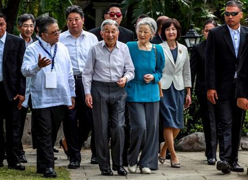 Japanese Emperor Akihito and Empress Michiko  meet  the representatives of the Philippine Federation of Japan Alumni (PHILFEJA), Thursday, January 28, 2016, at the ancient San Diego Garden, located along  the walls of Intramuros in Manila.(Photo by Benhur Arcayan/Malacañang Photo Bureau)